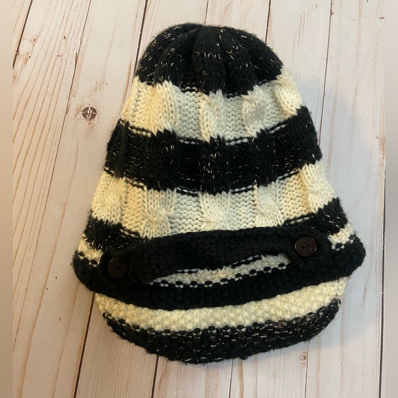Roxy Beanie Hat - Picture 2 of 4